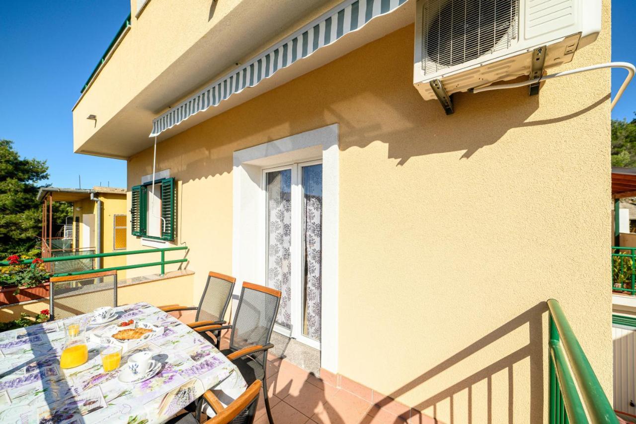 Apartments Vala Zaboric - With Boat Mooring Exterior photo